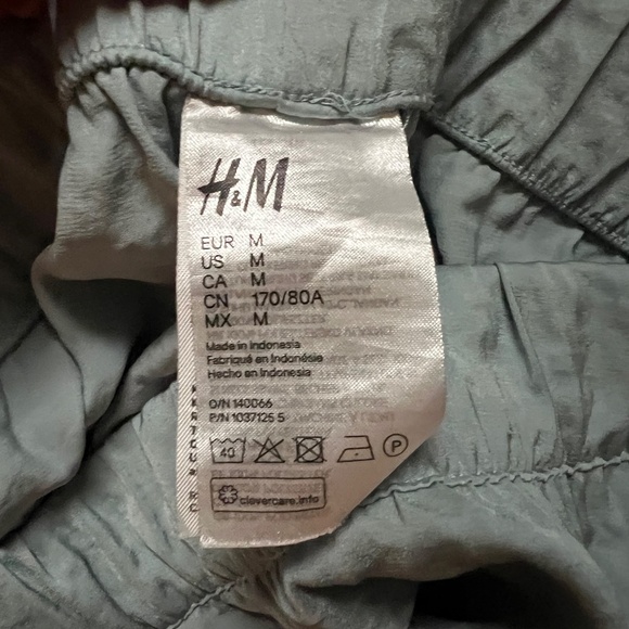 H&M silky pajamas size medium - Picture 3 of 4